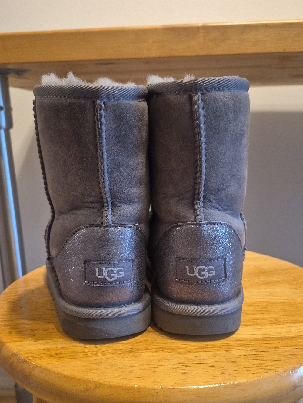 Ugg Gray With Shiny Back Suede Leather Boots - Picture 4 of 12
